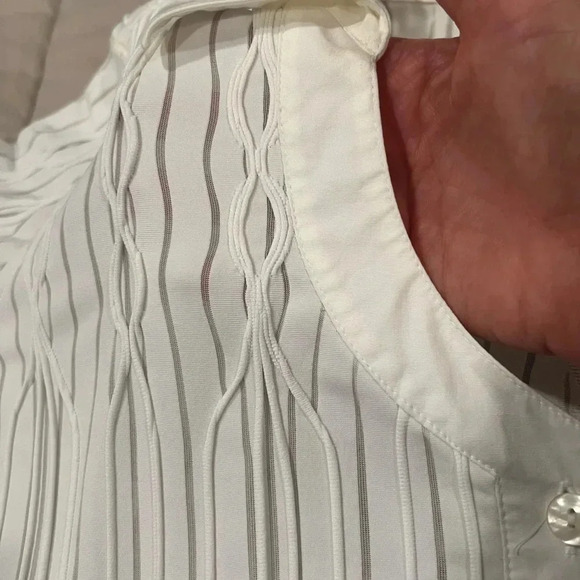 Chico’s winter white blouse. Fabric detail some sheer, some raised texture Sz 3 - Picture 7 of 8